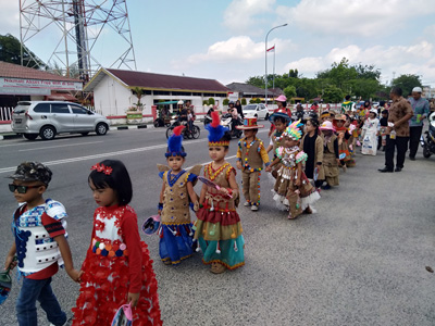 Ribuan Anak TK di Bengkalis Antusias Ikuti Karnaval Kostum Daur Ulang